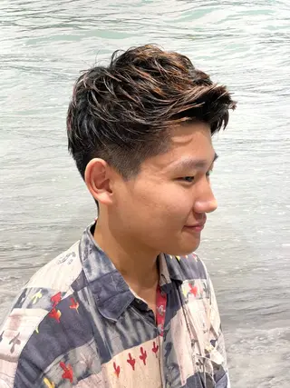 ショート 安彦 健太郎のヘアスタイル