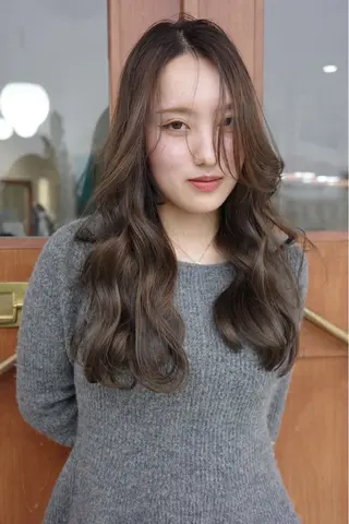 ロング 井上 詩響のヘアスタイル