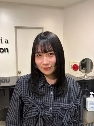 セミロング すみれ✨レイヤー 🫧透明感カラーのヘアスタイル