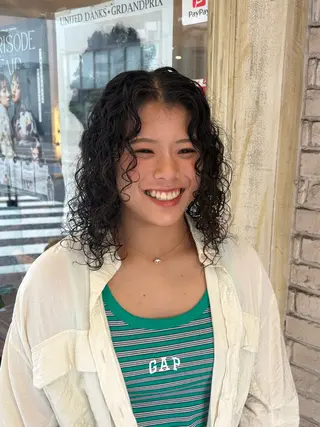 セミロング 🪐海外hair/パ ーマ/暖色/ミミ🌼のヘアスタイル