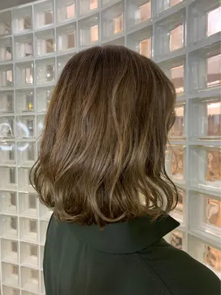 セミロング カラー 渡部凌我 小顔ウルフ ハイトーンカラーのヘアスタイル
