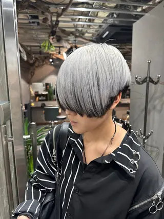 ショート カラー レイヤーブリーチ特化 ホワイト専門/岸のヘアスタイル