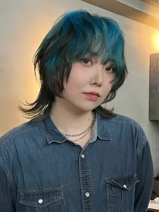 ミディアム カラー イツク ⚡️ ルーツ/ハイトーンのヘアスタイル