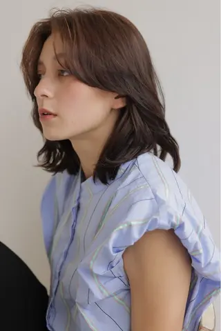 ミディアム 長岡 明音のヘアスタイル