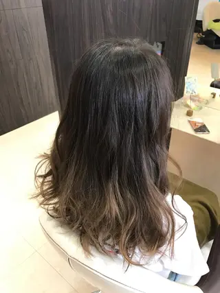 セミロング カラー Oopsレイヤー 加藤澄都のヘアスタイル