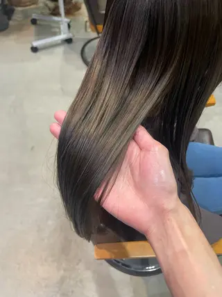 ロング カラー バレイヤージュ ブリーチ特化のヘアスタイル