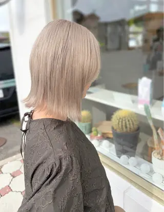 カラー トップディレクター アヤカのヘアスタイル