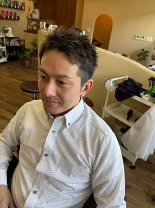 ショート メンズ 鈴木 未歩のヘアスタイル