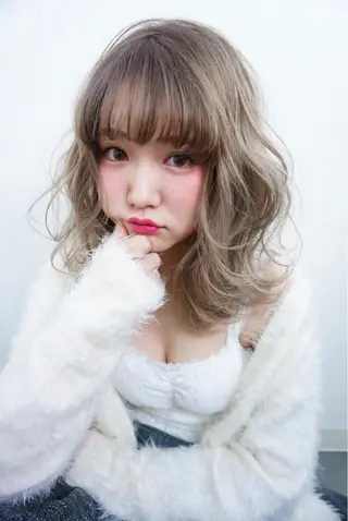 セミロング カラー Luxbe hakataのヘアスタイル