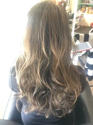 ロング カラー 鶴見 和美のヘアスタイル