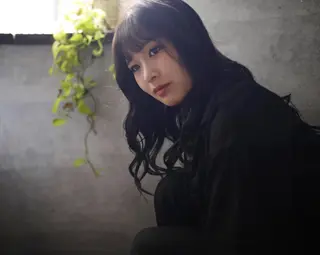セミロング 豊崎 左知のヘアスタイル