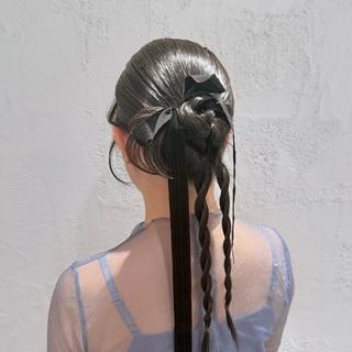 ロング ヘアアレンジ グレージュカラー/ ストレート/くるみのヘアスタイル