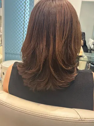 ミディアム 鬼澤 なお子のヘアスタイル