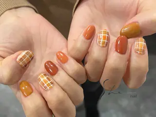 ショート SHE adusaのネイルデザイン