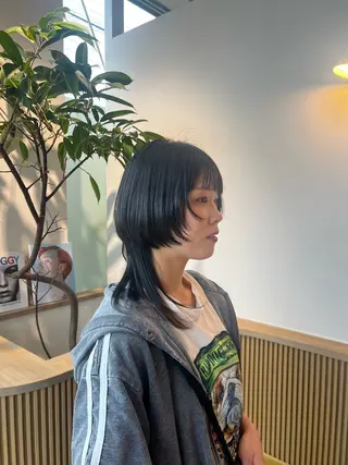 ミディアム 安藤 暁のヘアスタイル