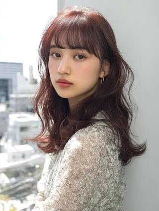 セミロング 韓国×艶ハイトーンが ✨絶対可愛い✨リオ✨のヘアスタイル