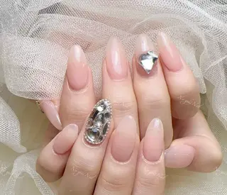 ネイル 🦋 Queenieのネイルデザイン