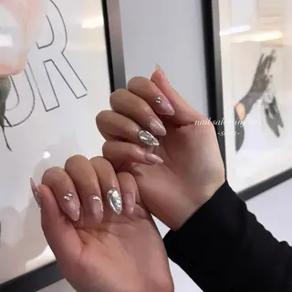 ネイル 𝑆𝐸𝑅𝐴♡ 大人ギャル ワンホンのネイルデザイン