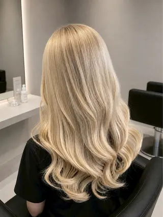 ロング カラー ✨ハイトーン✨ ANJIのヘアスタイル