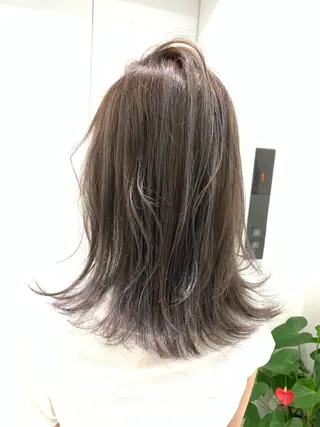 ミディアム カラー i'll 未空のヘアスタイル