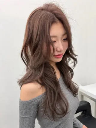 カラー niina🖤 透明感×レイヤーのヘアスタイル