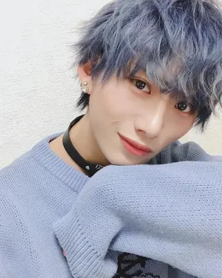 カラー 渡部凌我 小顔ウルフ ハイトーンカラーのヘアスタイル