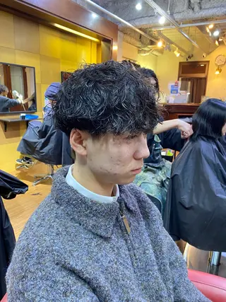 ミディアム パーマ メンズ メンズ特化 岸本 阪急六甲サロンドロイのヘアスタイル