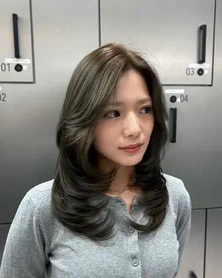 ロング 海外/大人レイヤー 🇺🇸TOMONAのヘアスタイル