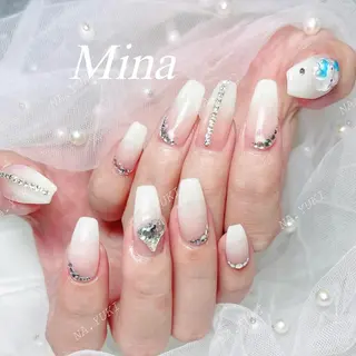 ネイル 🦋 Queenieのネイルデザイン