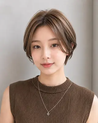 ショート ブリーチなし透明感 カラー🌷宮部楓奈のヘアスタイル