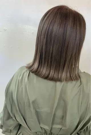 ミディアム カラー Shiho お洒落な エクステ♡ハイトーンのヘアスタイル