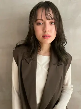 セミロング カラー 大人girly🛋️ 🤍yukakoのヘアスタイル