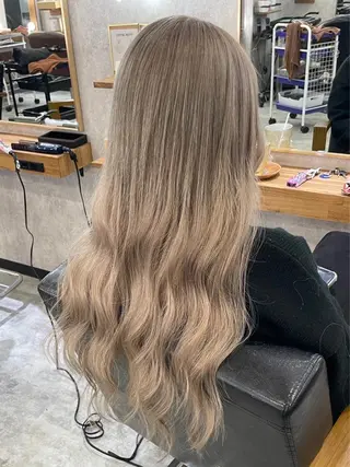 ロング 羽エクステ/ ハイトーンのヘアスタイル