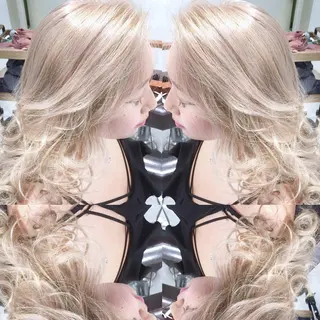 ロング カラー LUXBE LUCEのヘアスタイル