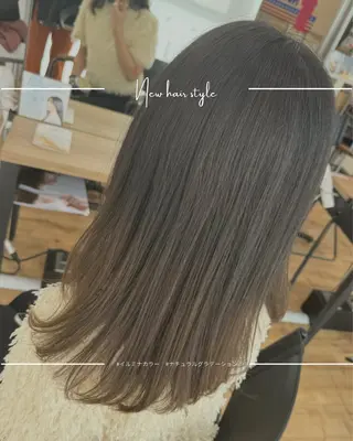 ミディアム カラー 平井 麗奈のヘアスタイル