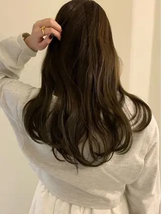 セミロング カラー 落合希 Olivebeigeのヘアスタイル
