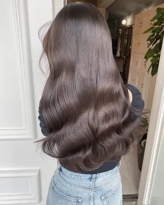 セミロング 佐藤 菜穂のヘアスタイル