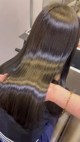 ロング 梅本 有希のヘアスタイル