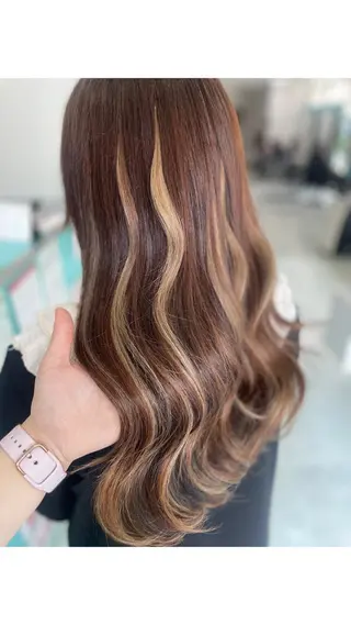 ロング 吉田 麻倫のヘアスタイル