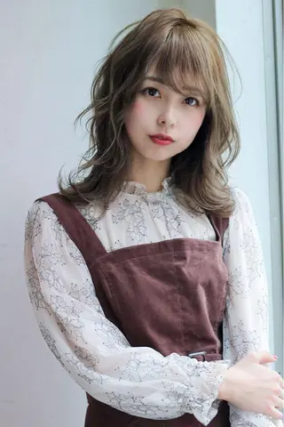 ミディアム カラー Luxbe hakataのヘアスタイル