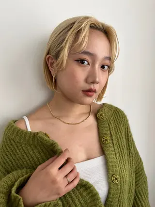 ショート カラー ハイトーンカラー シールエクステのヘアスタイル