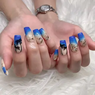 ミディアム ネイル Y. Sのネイルデザイン