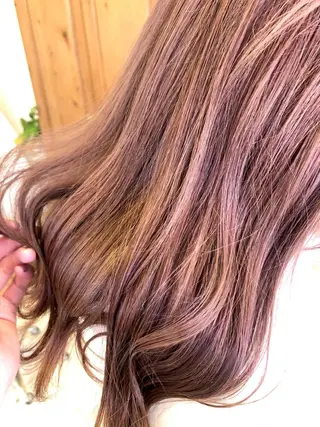 ミディアム カラー インナーカラー 推し ブリーチ 髪質改善のヘアスタイル