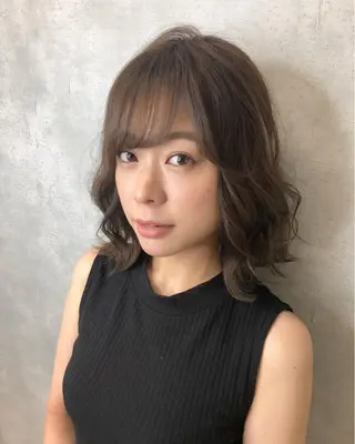 ミディアム カラー universe tokyoのヘアスタイル