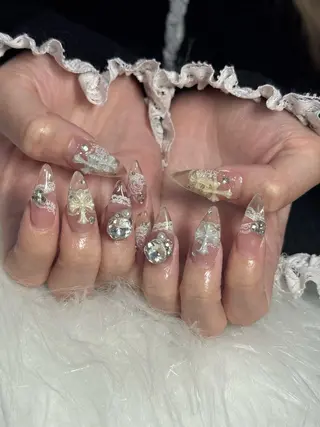 ネイル LAVISH 大和店 emi・:*+のネイルデザイン