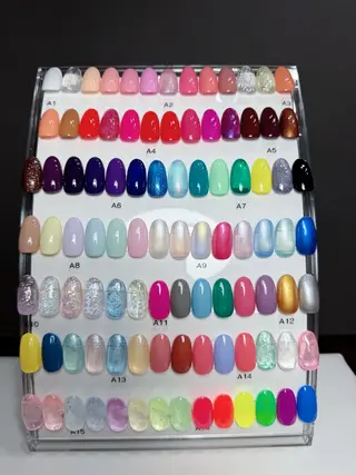 カラー CHIKA .のネイルデザイン