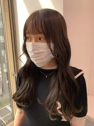 ロング カラー 抜け感レイヤー︴ ニュアンスカラーのヘアスタイル
