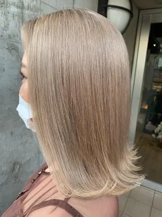 ミディアム カラー ミルクティーベージュ ブリーチ 店長 清水のヘアスタイル