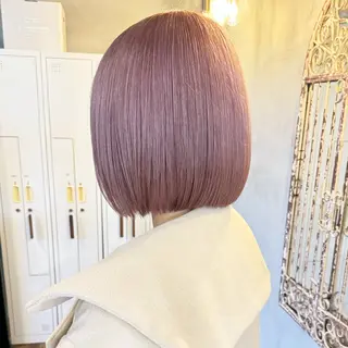 ショート 透明感/オリーブ ハイトーン×レイヤーのヘアスタイル