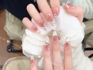 ネイル 🦋 Queenieのネイルデザイン